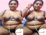 Horny Indian Bhabhi Play With Her Boobs